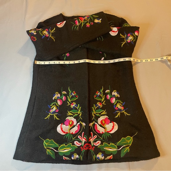 Elegant Vintage Embroidered Floral Black Jacket. 
Size XL - Picture 12 of 15